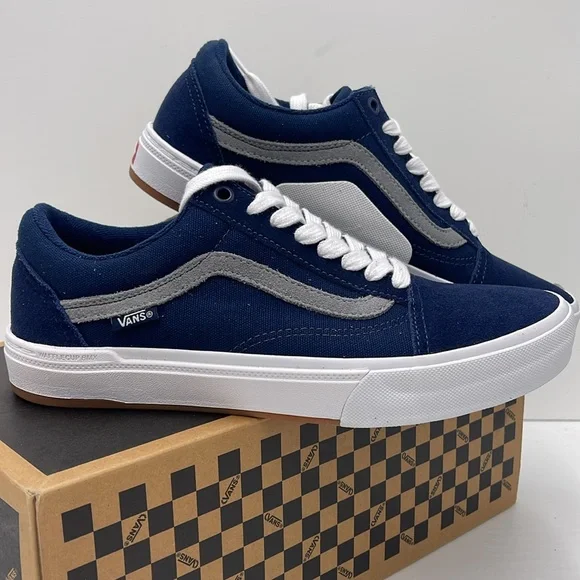 Vans Men’s Blue and White Sneakers Bmx Old Skool
Navy/White
VN0005UZNAV - Picture 9 of 16